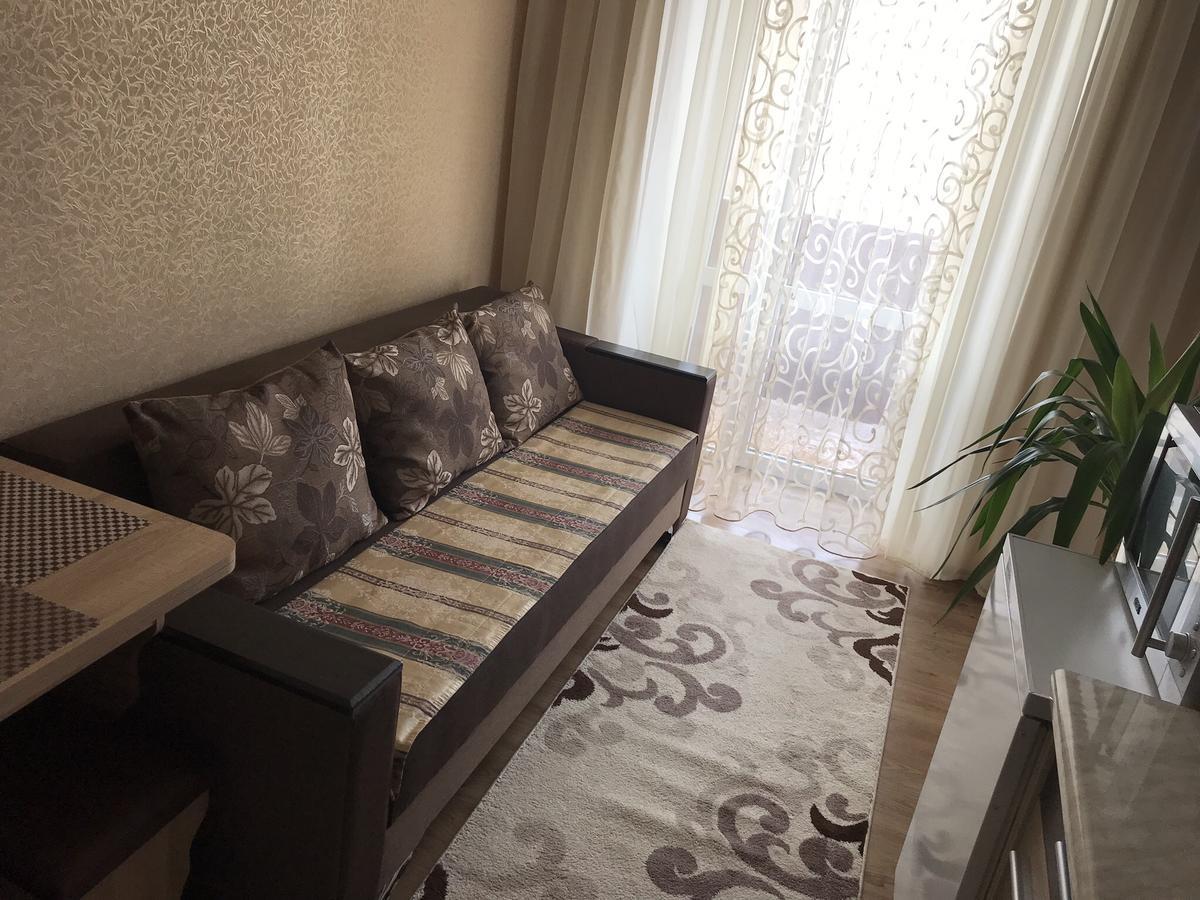 Apartment On Tatarska Street Kamjanyi Potoki Kültér fotó